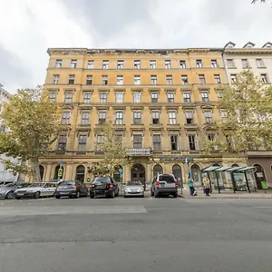 Atlanta Is In The Heart Of Apartamento Budapest